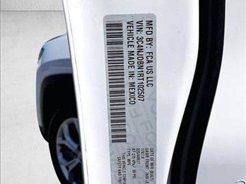 Used 2024 Jeep Compass Latitude AWD/4WD image 30