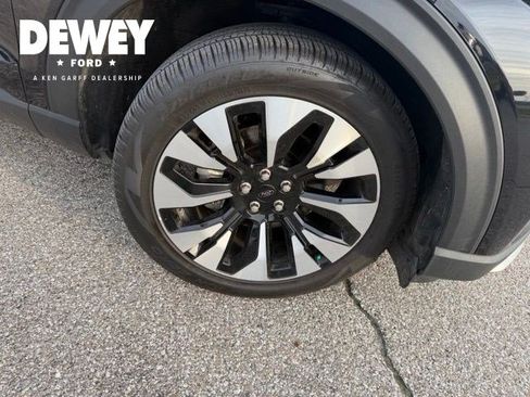 Used 2025 Ford Explorer Platinum w/ LUX Leather Package AWD/4WD image 17