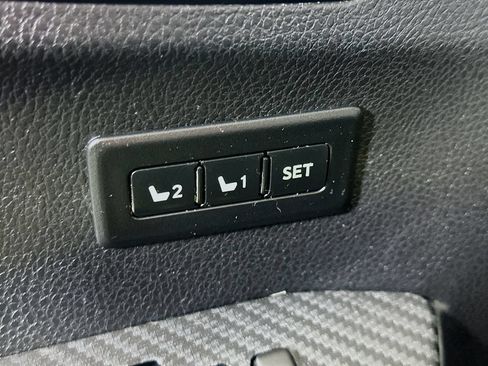 Used 2015 Toyota RAV4 Limited FWD image 21