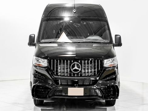 Used 2024 Mercedes-Benz Sprinter 3500 image 2