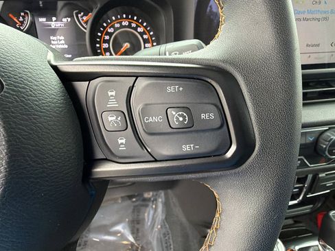 Used 2024 Jeep Gladiator Sport image 28