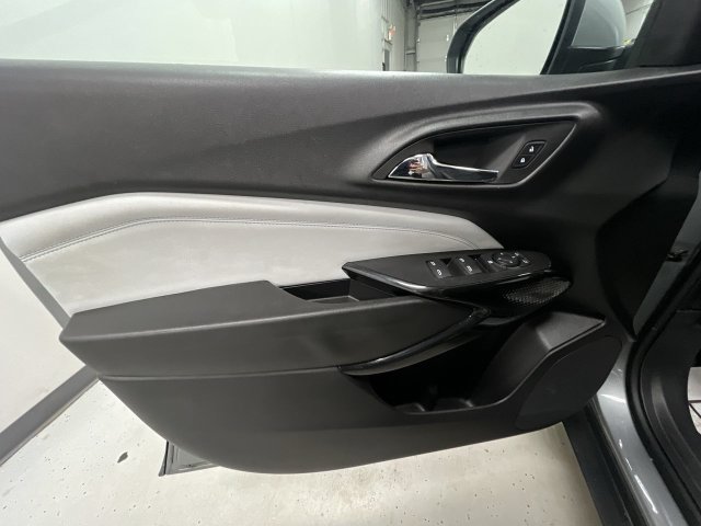 Used 2025 Chevrolet Trax LT FWD image 21