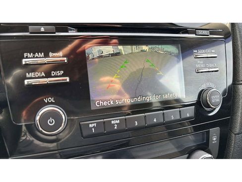 Used 2017 Nissan Rogue SV image 17