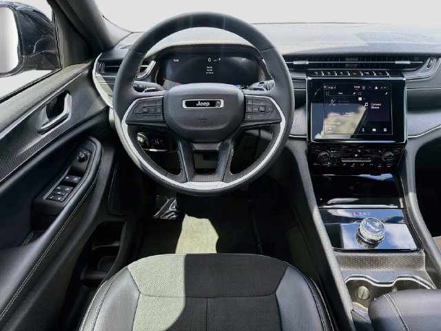Used 2024 Jeep Grand Cherokee Altitude RWD image 24