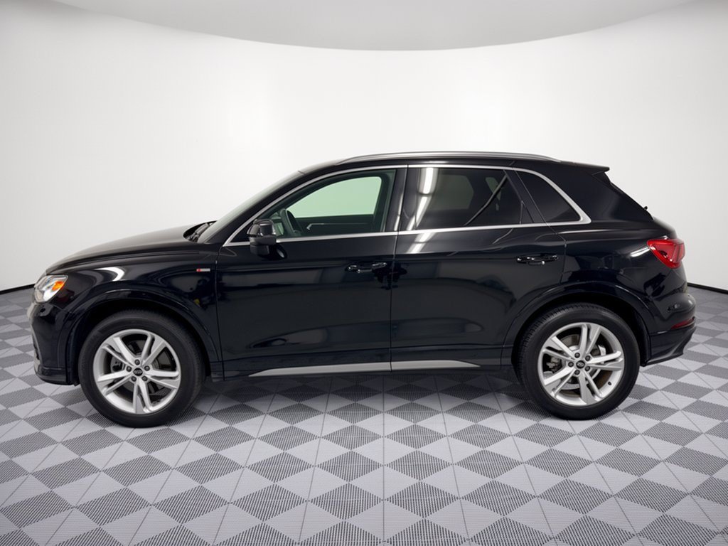 Used 2023 Audi Q3 2.0T Premium w/ Convenience Package AWD/4WD image 2
