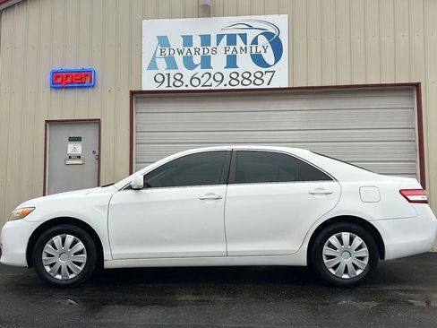 Used 2010 Toyota Camry SE image 11