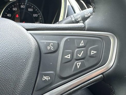 Used 2023 Chevrolet Equinox LT FWD image 24