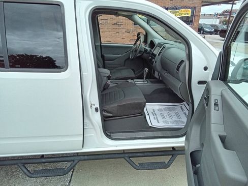 Used 2019 Nissan Frontier Desert Runner RWD image 4