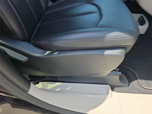 Used 2024 Chrysler Pacifica Select FWD image 10