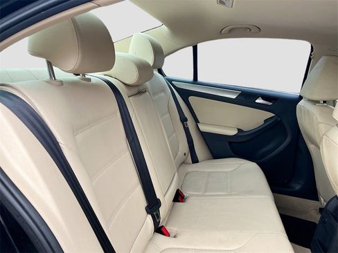 Used 2016 Volkswagen Jetta SE image 26