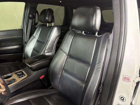 Used 2017 Jeep Grand Cherokee Limited AWD/4WD image 13