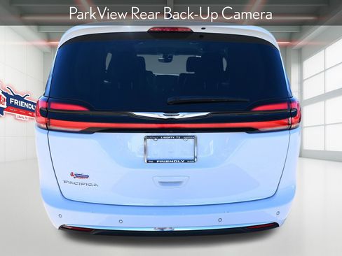 Used 2024 Chrysler Pacifica Touring-L image 29