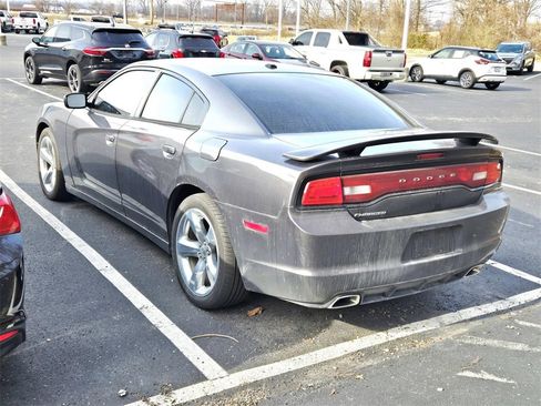 Used 2014 Dodge Charger SXT Plus image 2