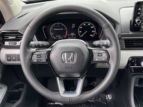 Used 2025 Honda Pilot Touring image 13