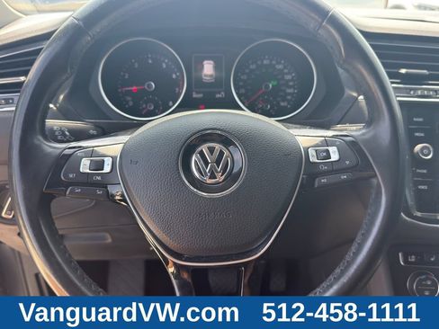 Used 2018 Volkswagen Tiguan SE FWD image 19