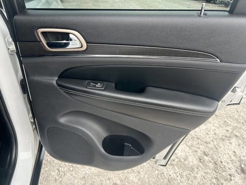 Used 2016 Jeep Grand Cherokee Limited image 17