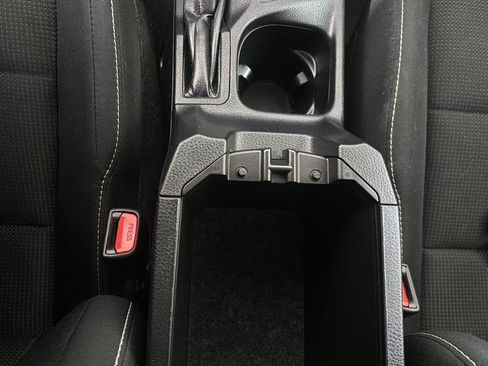 Used 2018 Toyota RAV4 XLE AWD/4WD image 36