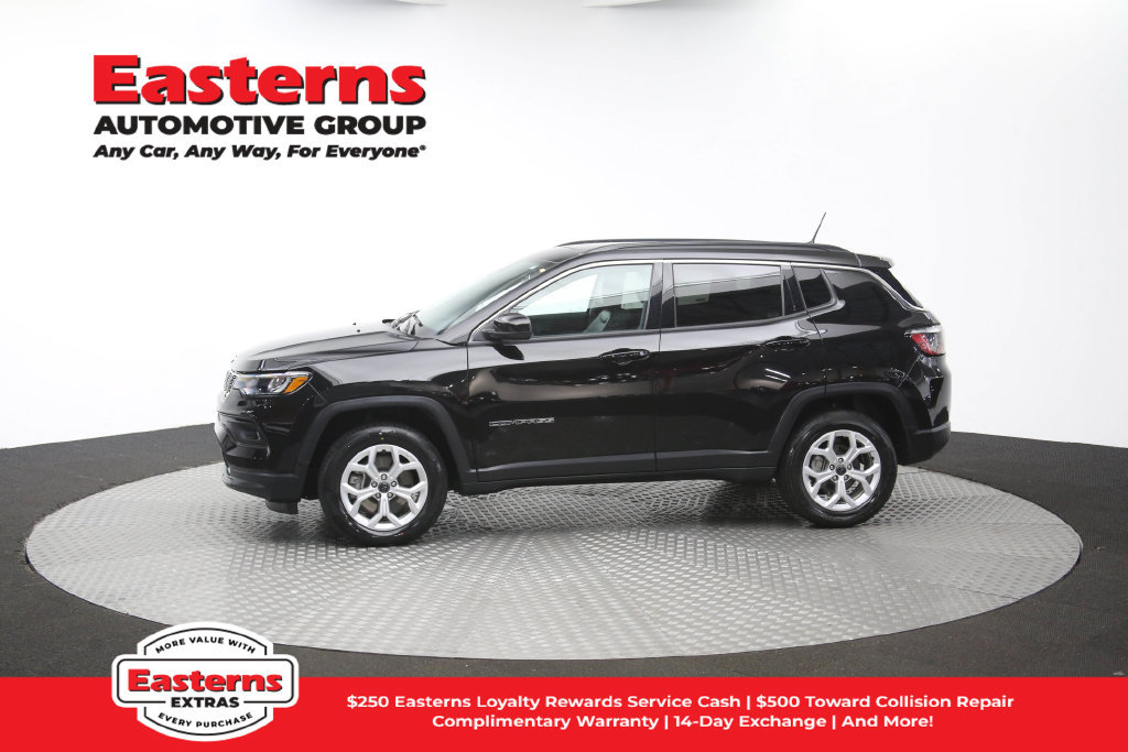 Used 2025 Jeep Compass Latitude w/ Sun & Sound Group AWD/4WD image 63