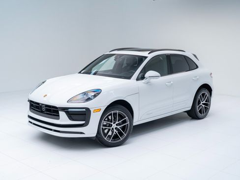 Certified 2026 Porsche Macan AWD/4WD image 1