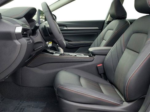 New 2025 Nissan Altima 2.5 SR w/ SR Premium Package image 11