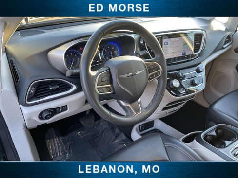 Used 2023 Chrysler Pacifica Touring-L image 33
