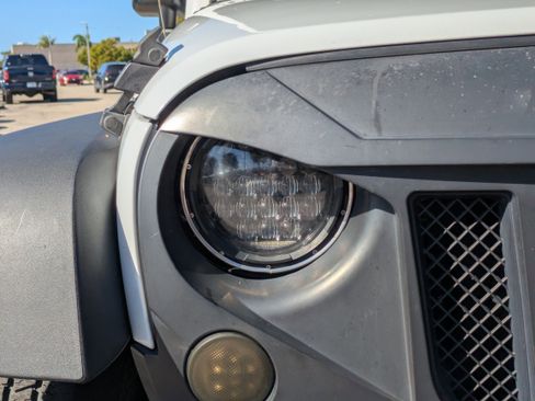 Used 2015 Jeep Wrangler Sport image 10