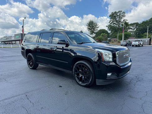 Used 2017 GMC Yukon XL Denali w/ Open Road Package AWD/4WD image 4