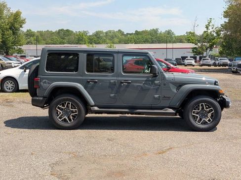 New 2026 Jeep Wrangler Unlimited Sahara AWD/4WD image 2