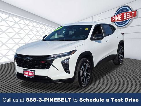 Certified 2024 Chevrolet Trax RS w/ Driver Confidence Package FWD image 1