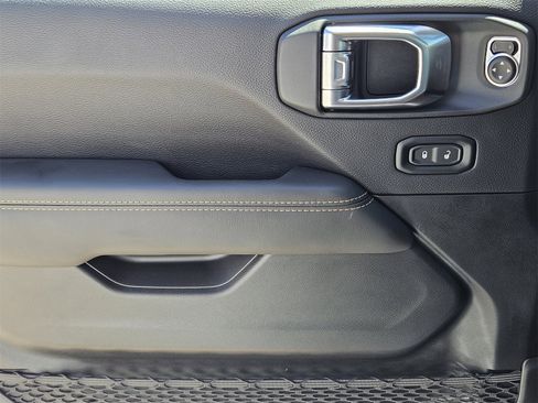 New 2025 Jeep Gladiator Sport image 24