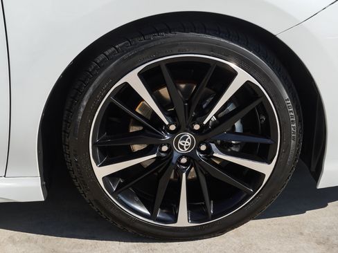 Used 2019 Toyota Camry XSE FWD image 10