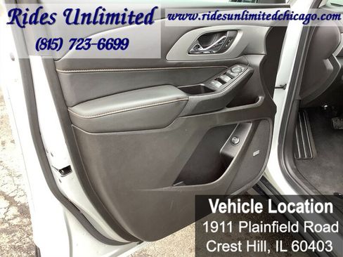 Used 2019 Chevrolet Traverse LT w/ LT Premium Package AWD/4WD image 13