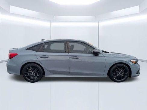 Used 2022 Honda Civic Sport image 3