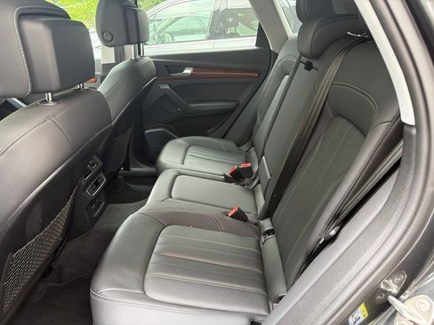 Used 2023 Audi Q5 2.0T Premium Plus w/ Premium Plus Package AWD/4WD image 6