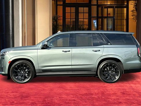 Used 2024 Cadillac Escalade Sport w/ LPO, ONYX Package image 3