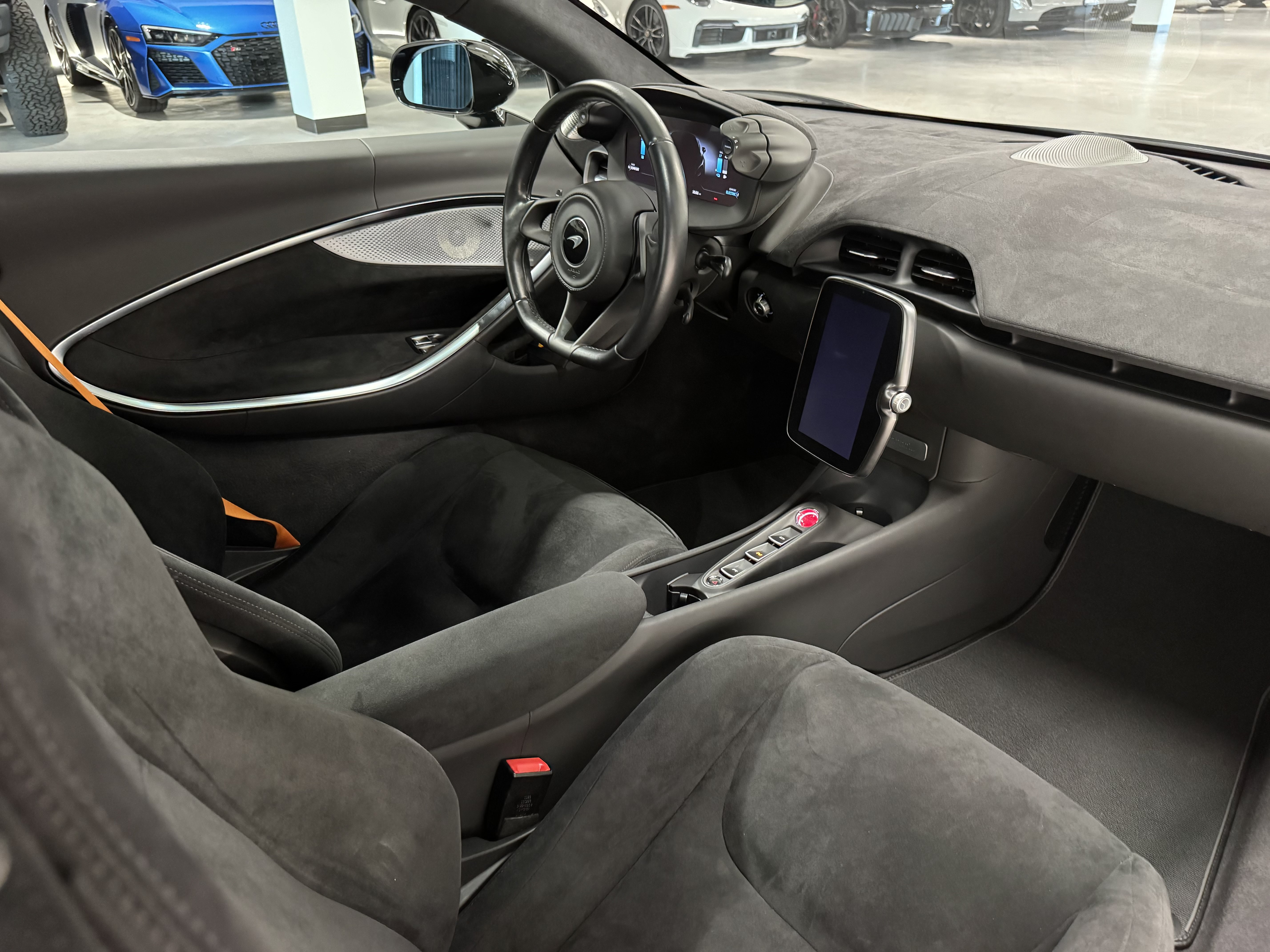 Used 2023 McLaren Artura RWD image 11