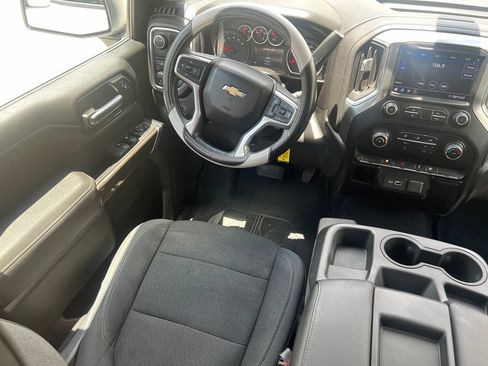 Used 2020 Chevrolet Silverado 1500 LT RWD image 9