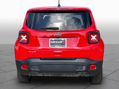 Used 2023 Jeep Renegade Latitude AWD/4WD image 4