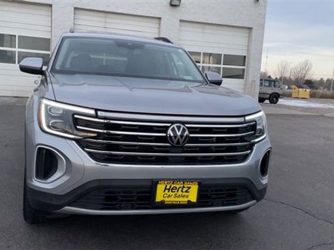 Used 2025 Volkswagen Atlas SE image 4