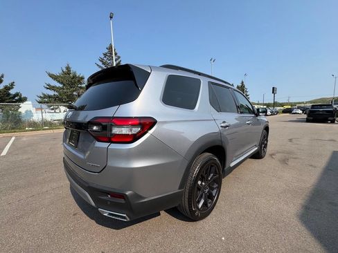 Used 2025 Honda Pilot Touring image 8