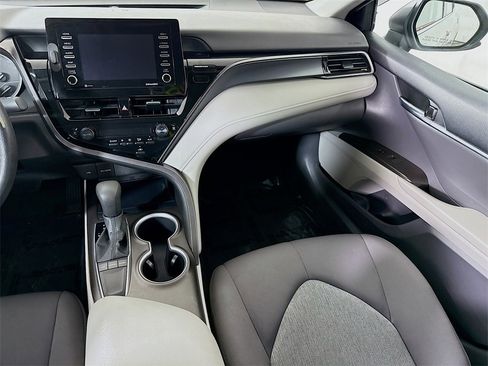Certified 2022 Toyota Camry LE image 25