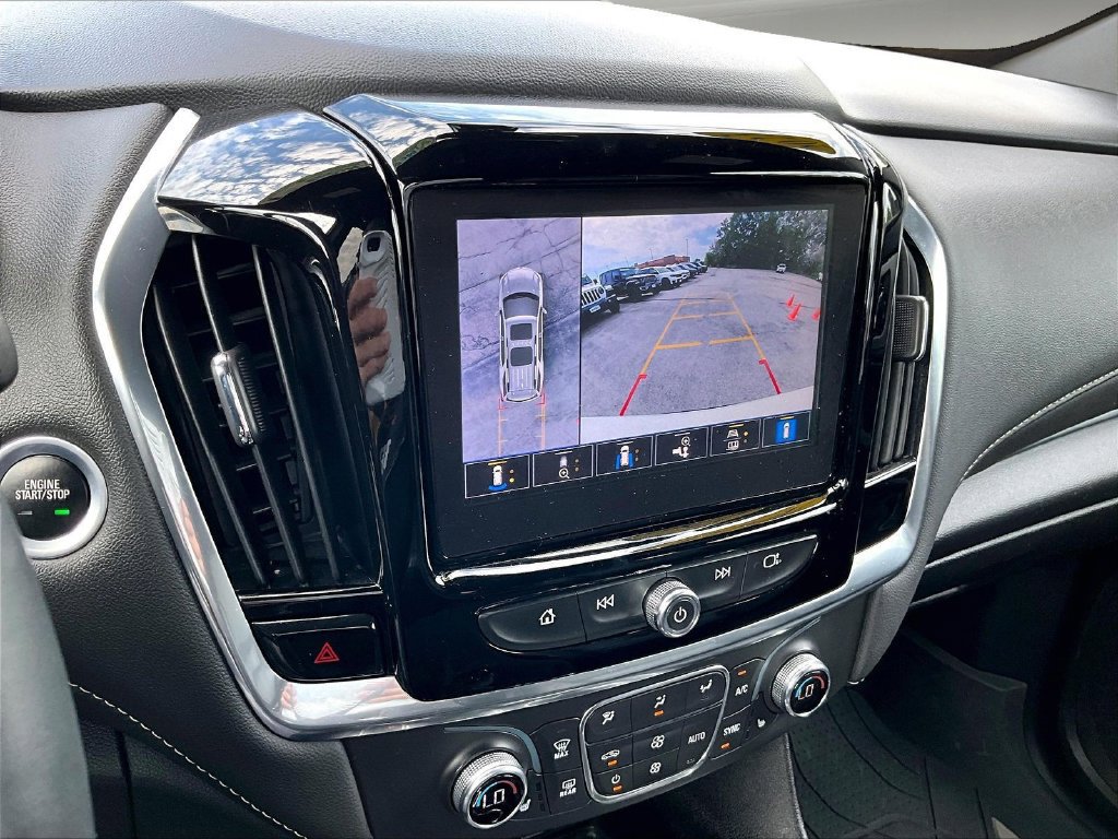 Used 2023 Chevrolet Traverse LT w/ LT Premium Package AWD/4WD image 17