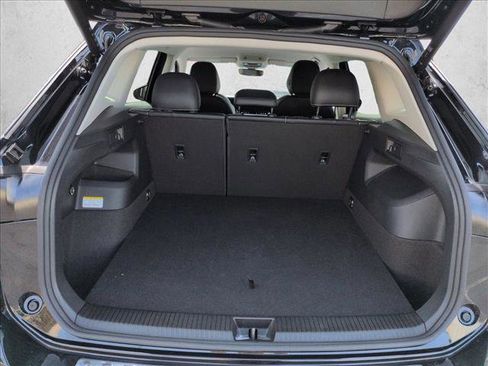 Used 2025 Volkswagen Tiguan SE FWD image 6