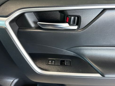 Used 2022 Toyota RAV4 XLE image 19