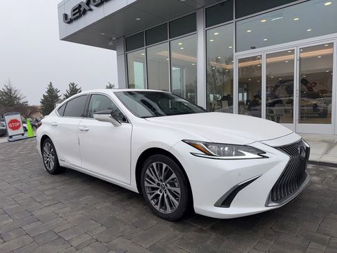 Used 2021 Lexus ES 300h w/ Premium Package image 3