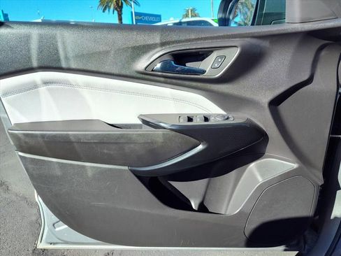 Certified 2025 Chevrolet Trax LT image 13