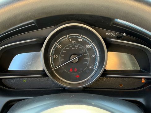 Used 2019 Toyota Yaris L image 28