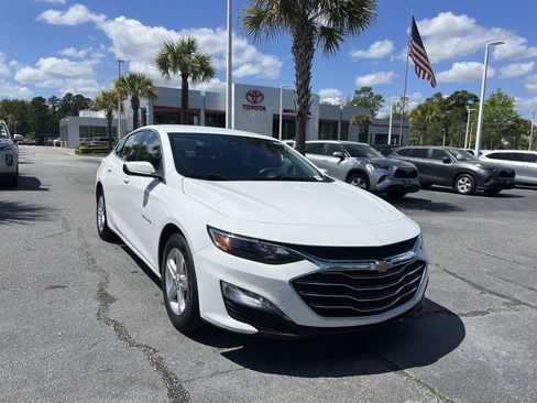 Used 2023 Chevrolet Malibu LT image 2