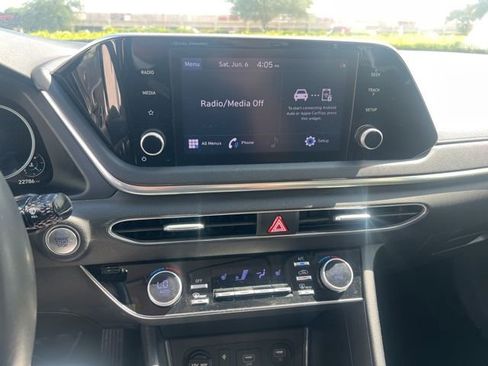 Used 2022 Hyundai Sonata SEL w/ Convenience Package FWD image 3
