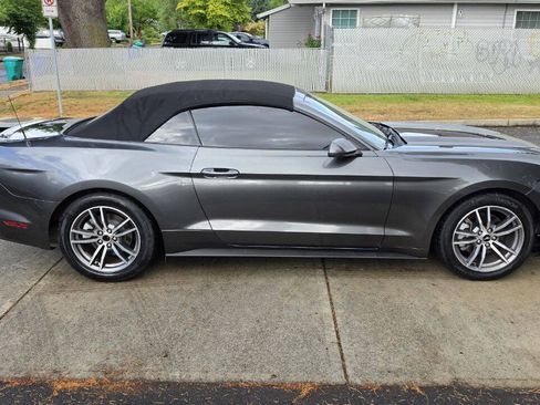 Used 2016 Ford Mustang Premium RWD image 4